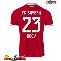 Camisa de Futebol Bayern Munich Sacha Boey #23 Equipamento Principal 2026-27 Manga Curta